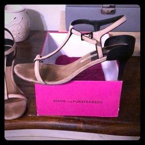 Diane von Furstenburg suede nude w/blk piping. 10M